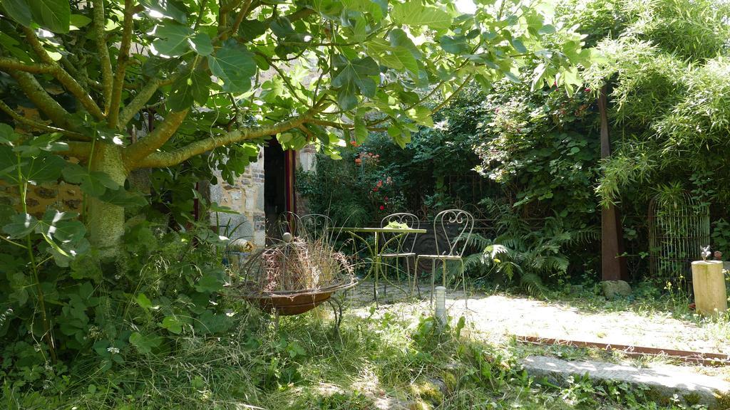La Cage Aux Oiseaux Acomodação com café da manhã La Lande-de-Goult Exterior foto