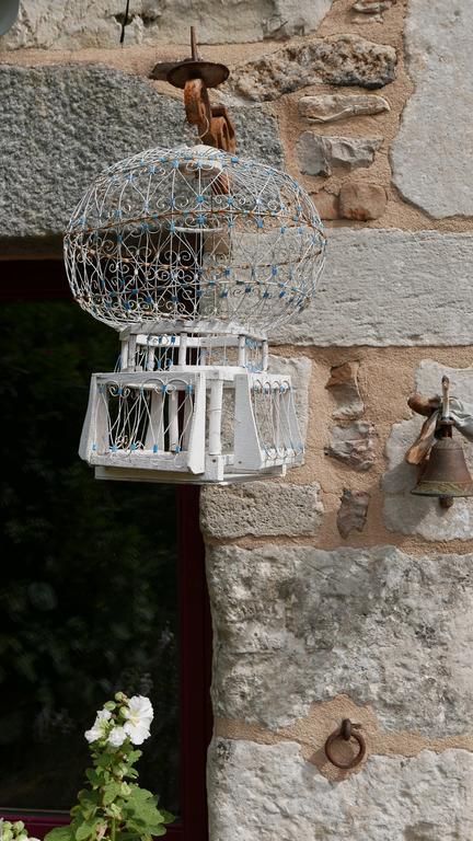 La Cage Aux Oiseaux Acomodação com café da manhã La Lande-de-Goult Exterior foto