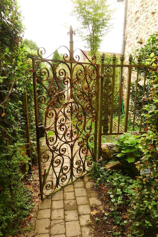 La Cage Aux Oiseaux Acomodação com café da manhã La Lande-de-Goult Exterior foto