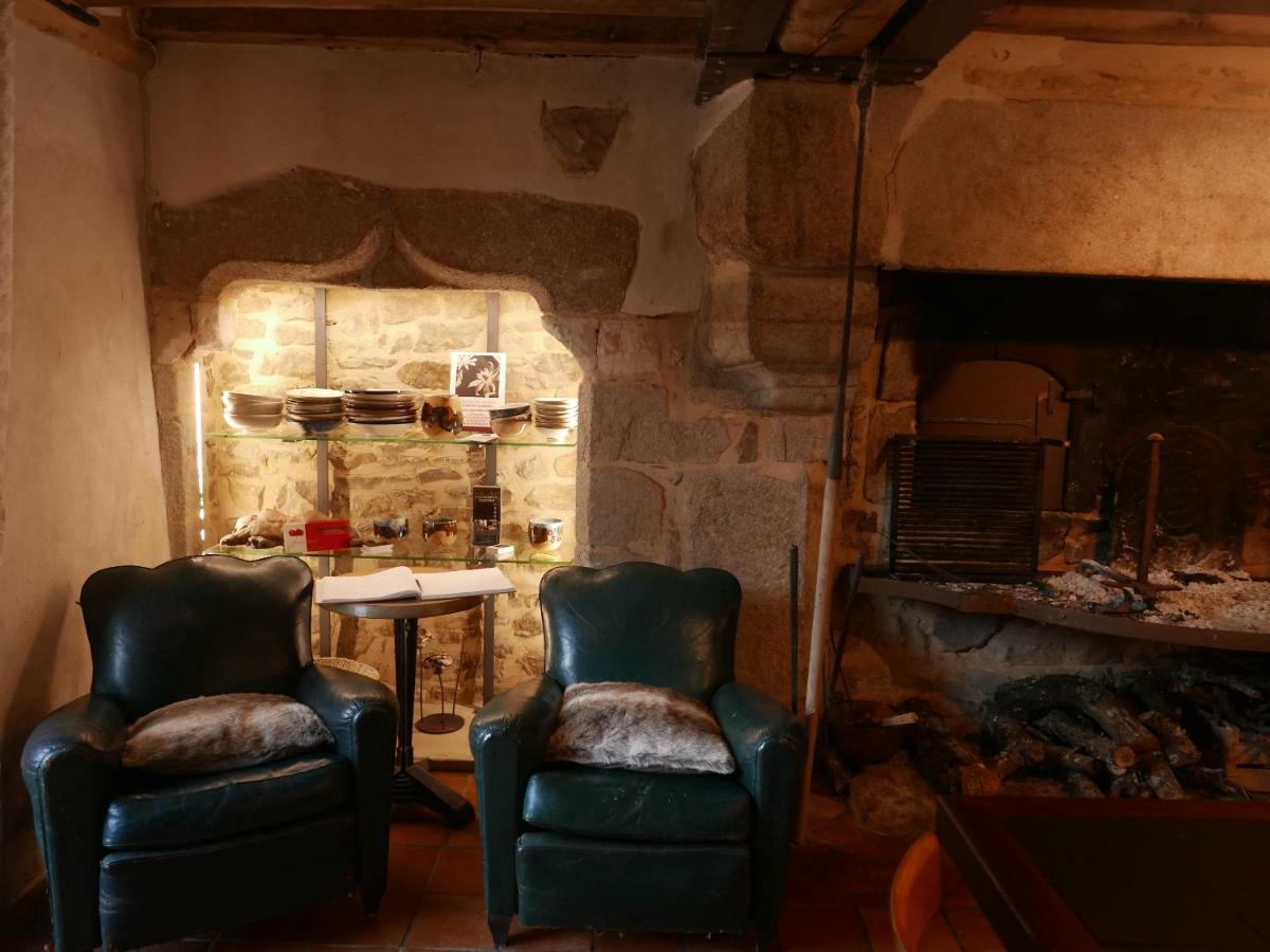 La Cage Aux Oiseaux Acomodação com café da manhã La Lande-de-Goult Exterior foto