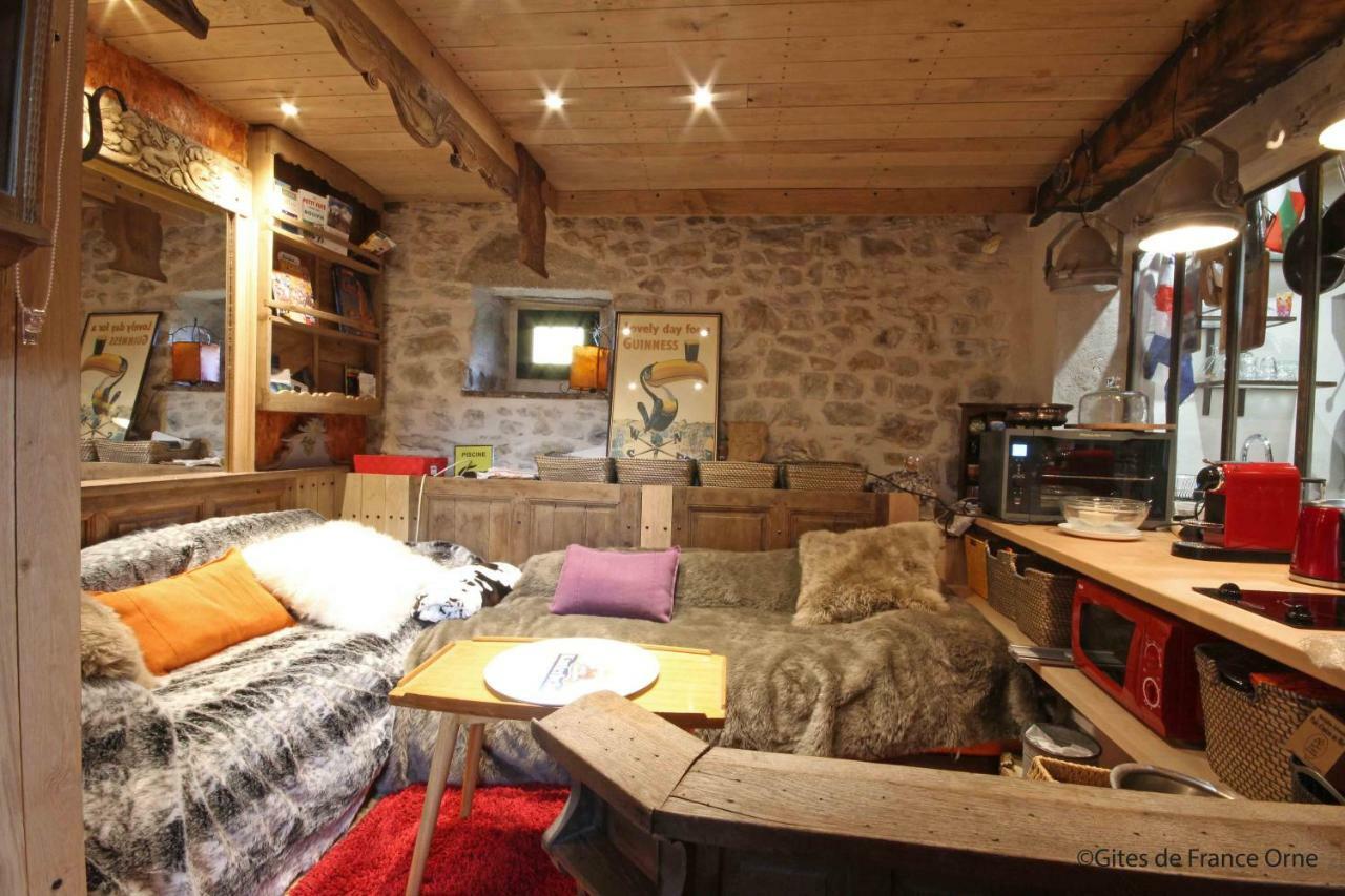La Cage Aux Oiseaux Acomodação com café da manhã La Lande-de-Goult Exterior foto