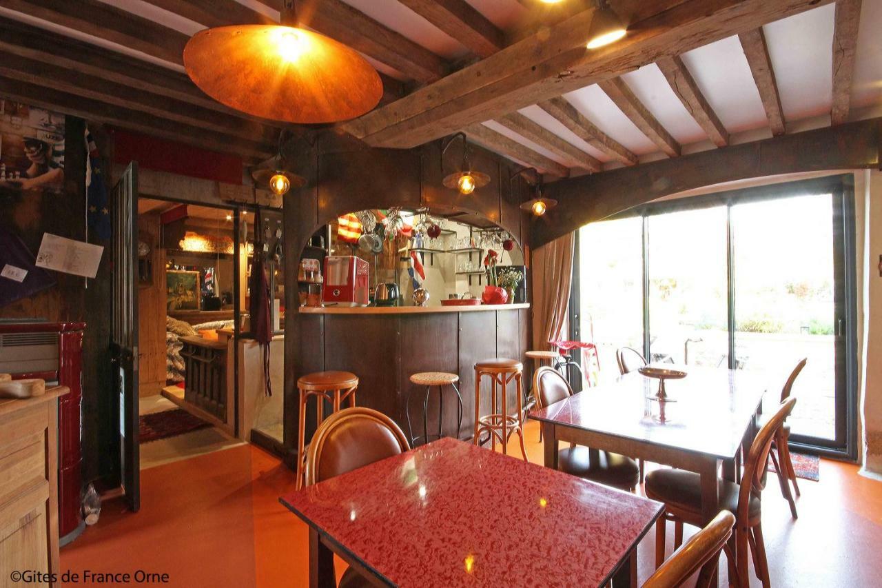 La Cage Aux Oiseaux Acomodação com café da manhã La Lande-de-Goult Exterior foto